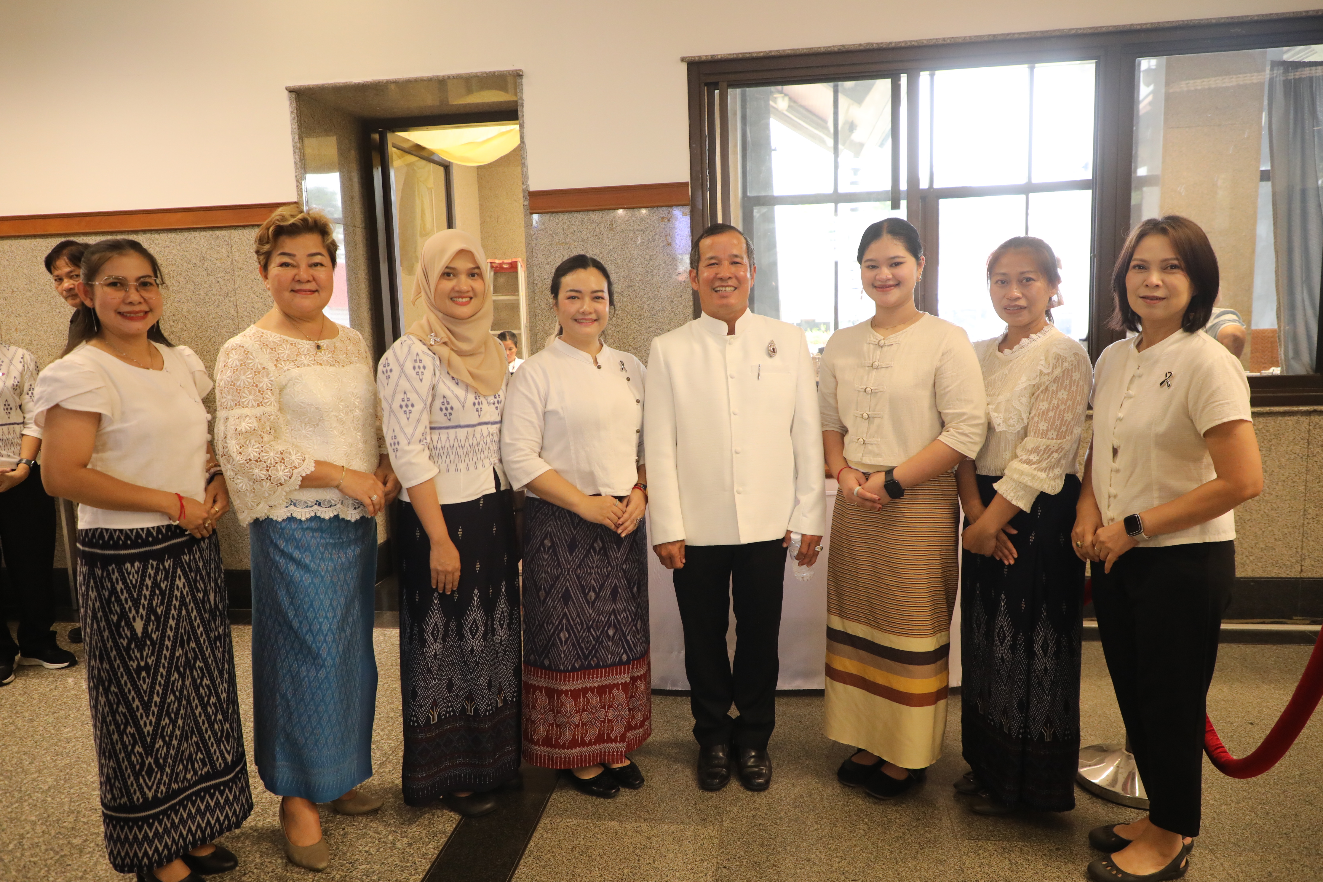 title - มากกว่าความรักระหว่างคู่ครอง คือความรักต่อปวงชน ส.ป.ก. จัดงาน “รักแห่งศิลป์ รักแห่งแผ่นดิน” พลังแห่งศิลปะที่เชื่อมโยงสถาบันและประชาชน